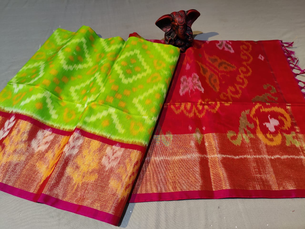 Buy Vikas Handlooms Pochampally ikat pattu silk kaddi border checks saree  with blouse Online at Best Prices in India - JioMart.