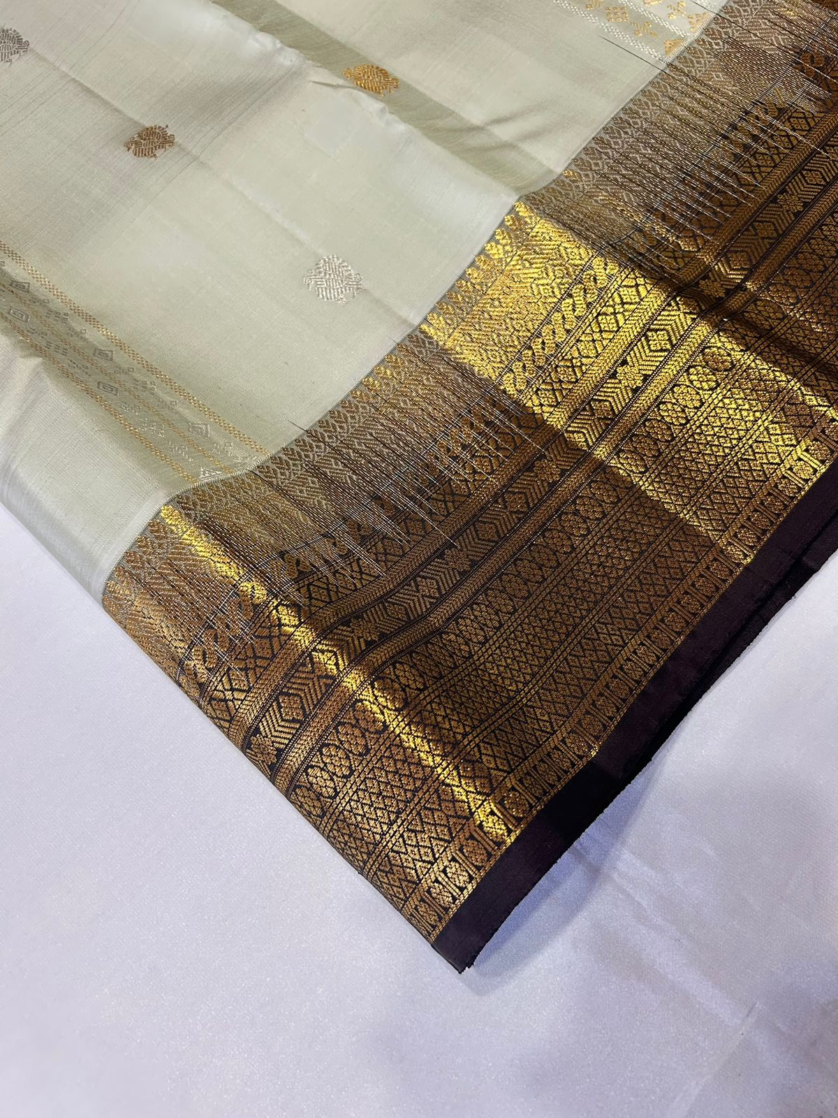 Authentic Pochampally Sarees Straight from the Hands of Artisans