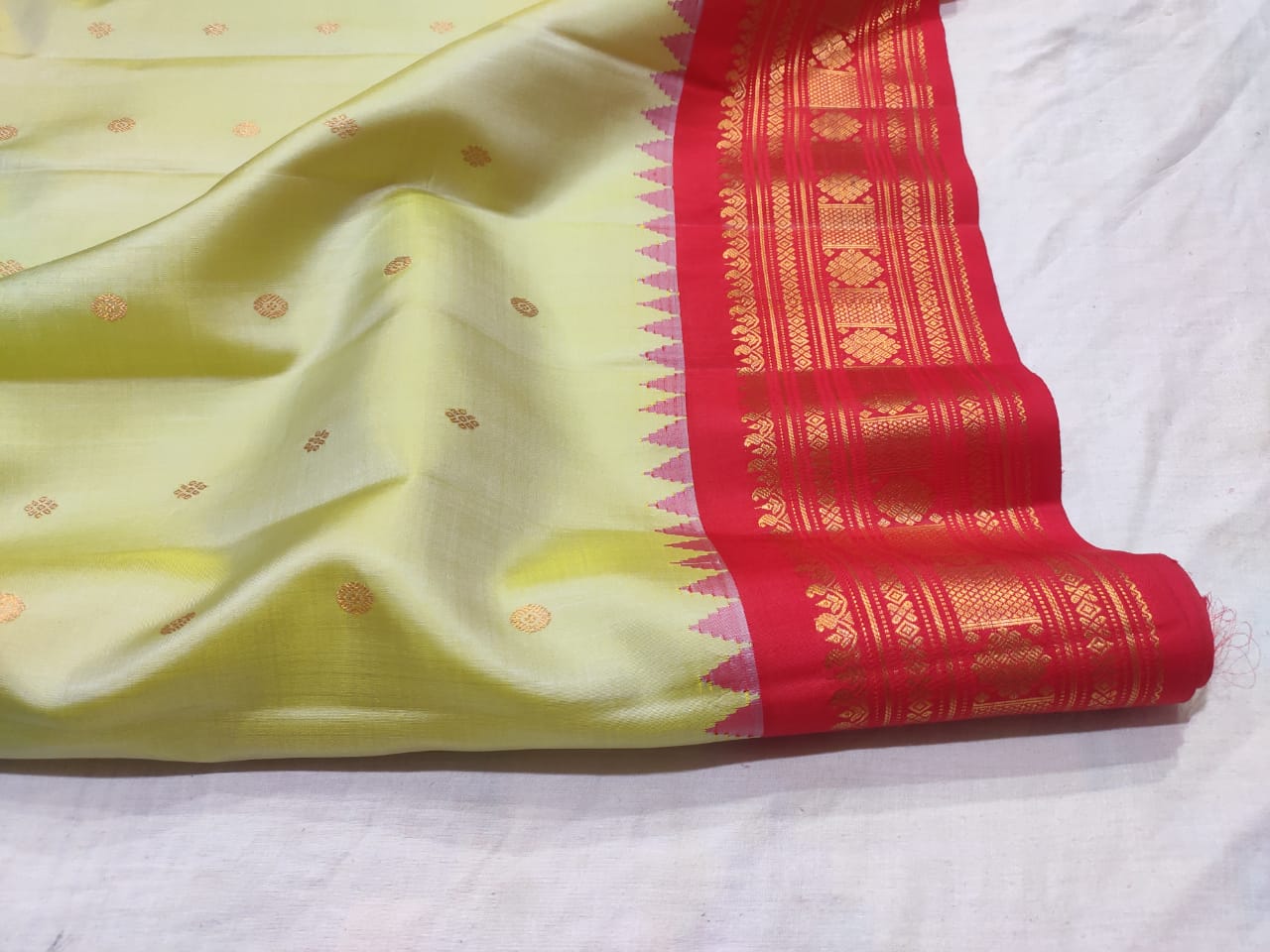 Gadwal Pure Silk Saree