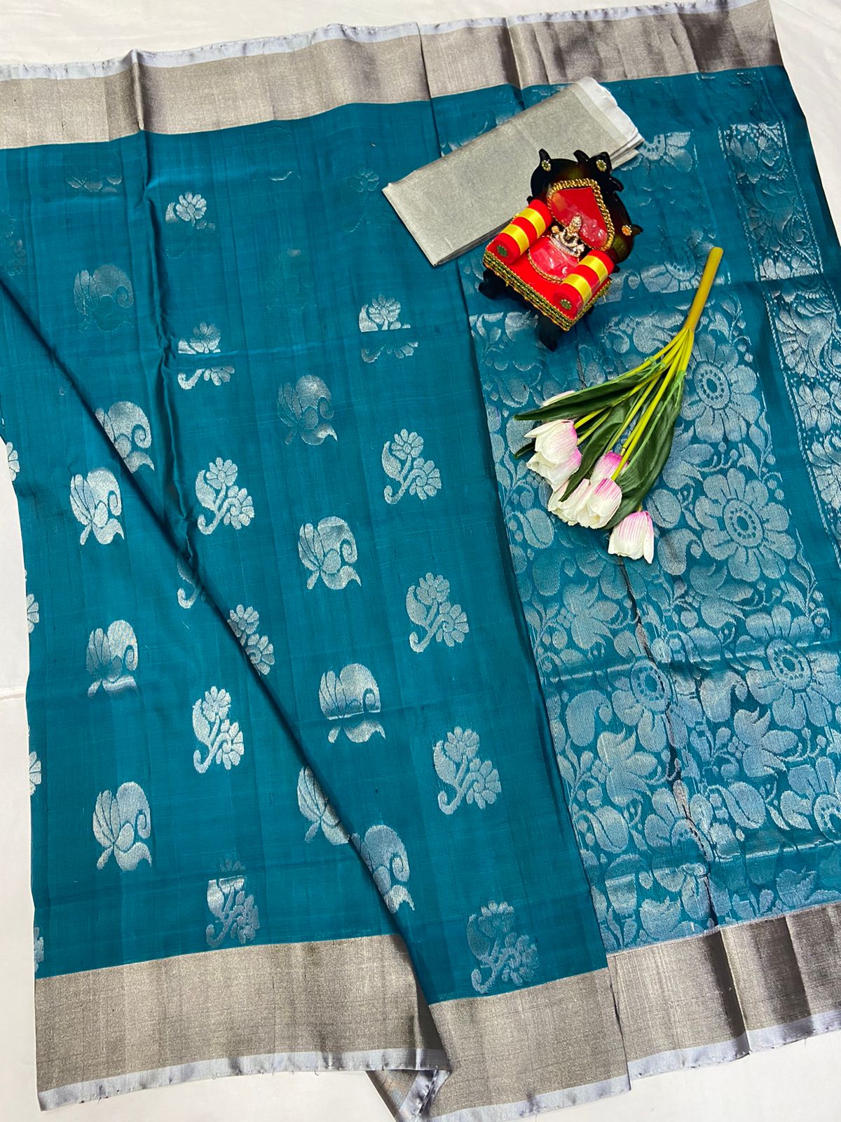 Uppada Silver Butta Saree